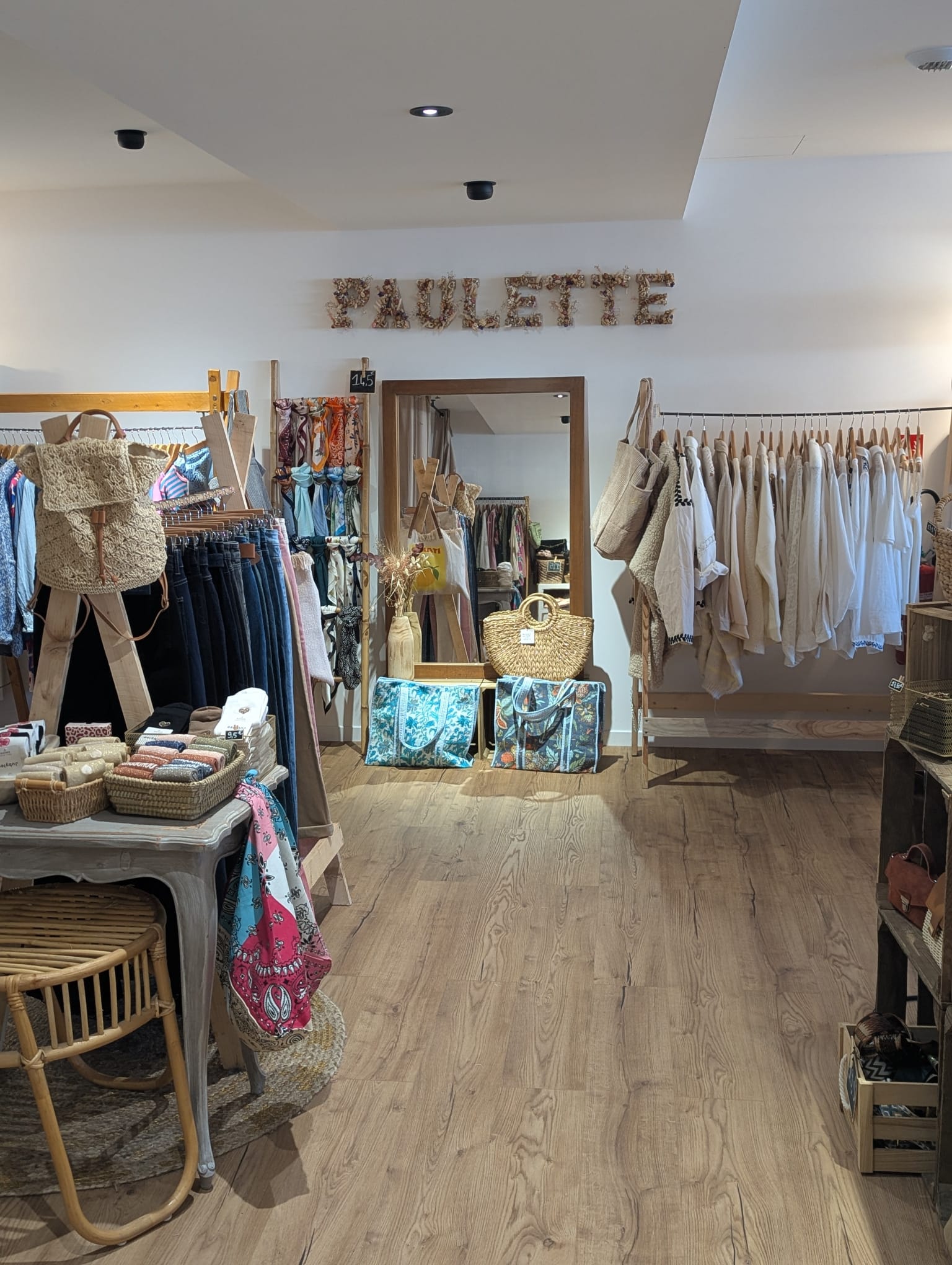 Atelier de Paulette Ondres côté boutique mode femme pret à porter