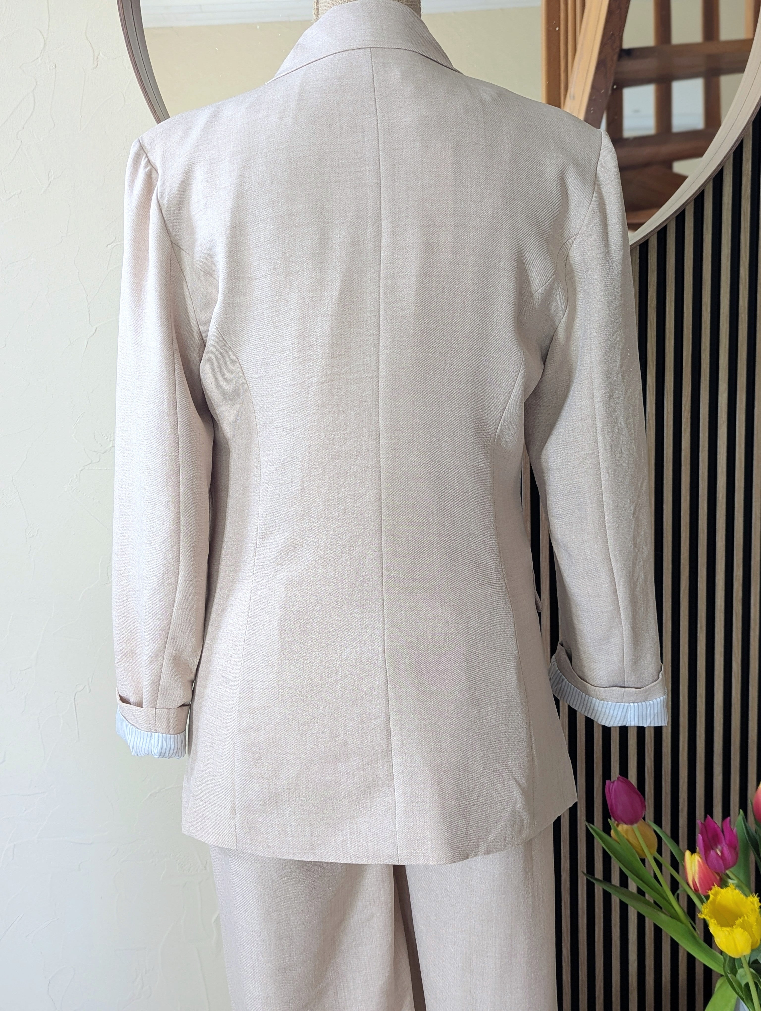 Ensemble Blazer Pantalon Beige 
Blazer Long et Pantalon taille Haute Matière légère Tenue Cérémonies  Mode Femme Ondres Labenne