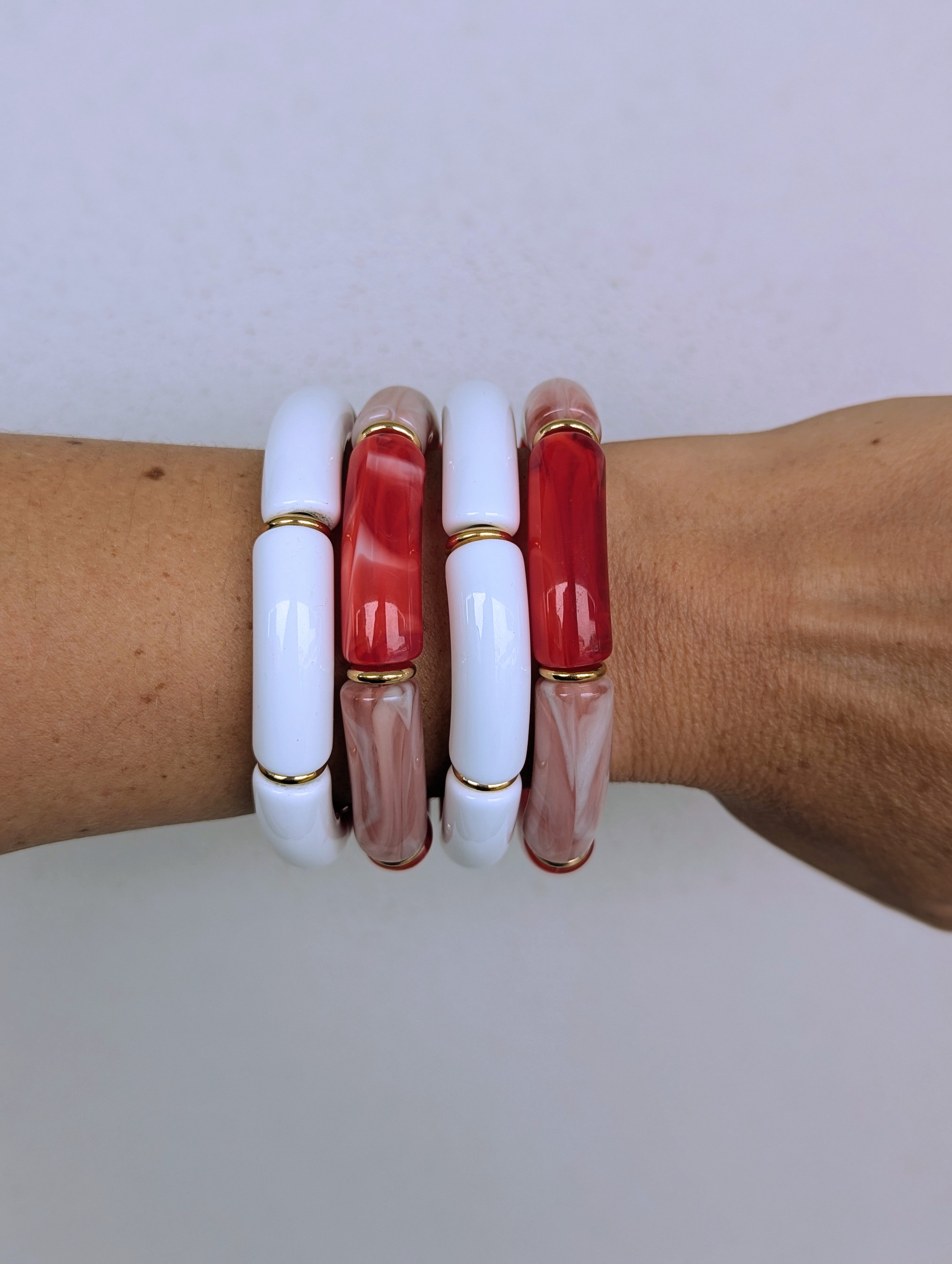 Bracelet blanc et rouge élastique avec des grosses perles mode femme grande taille pulpeuse curvy sud landes Ondres Hossegor