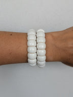 Bracelet blanc élastique avec des grosses perles mode femme grande taille pulpeuse curvy sud landes Ondres Hossegor