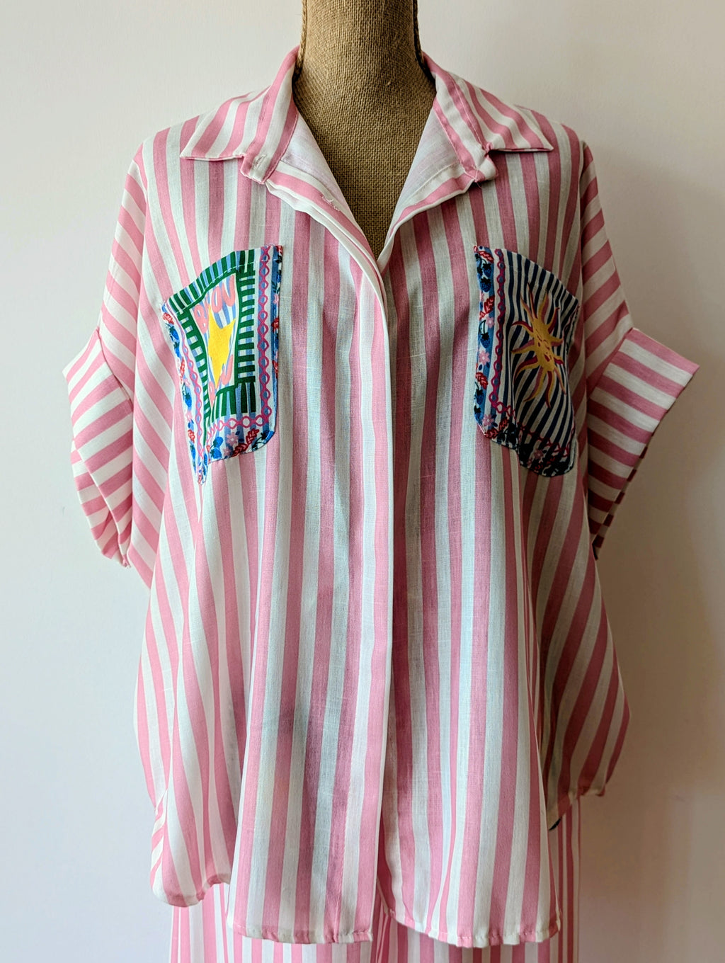 Chemise rayure blanc et rose motif soleil bisou viscose léger ensemble manche
