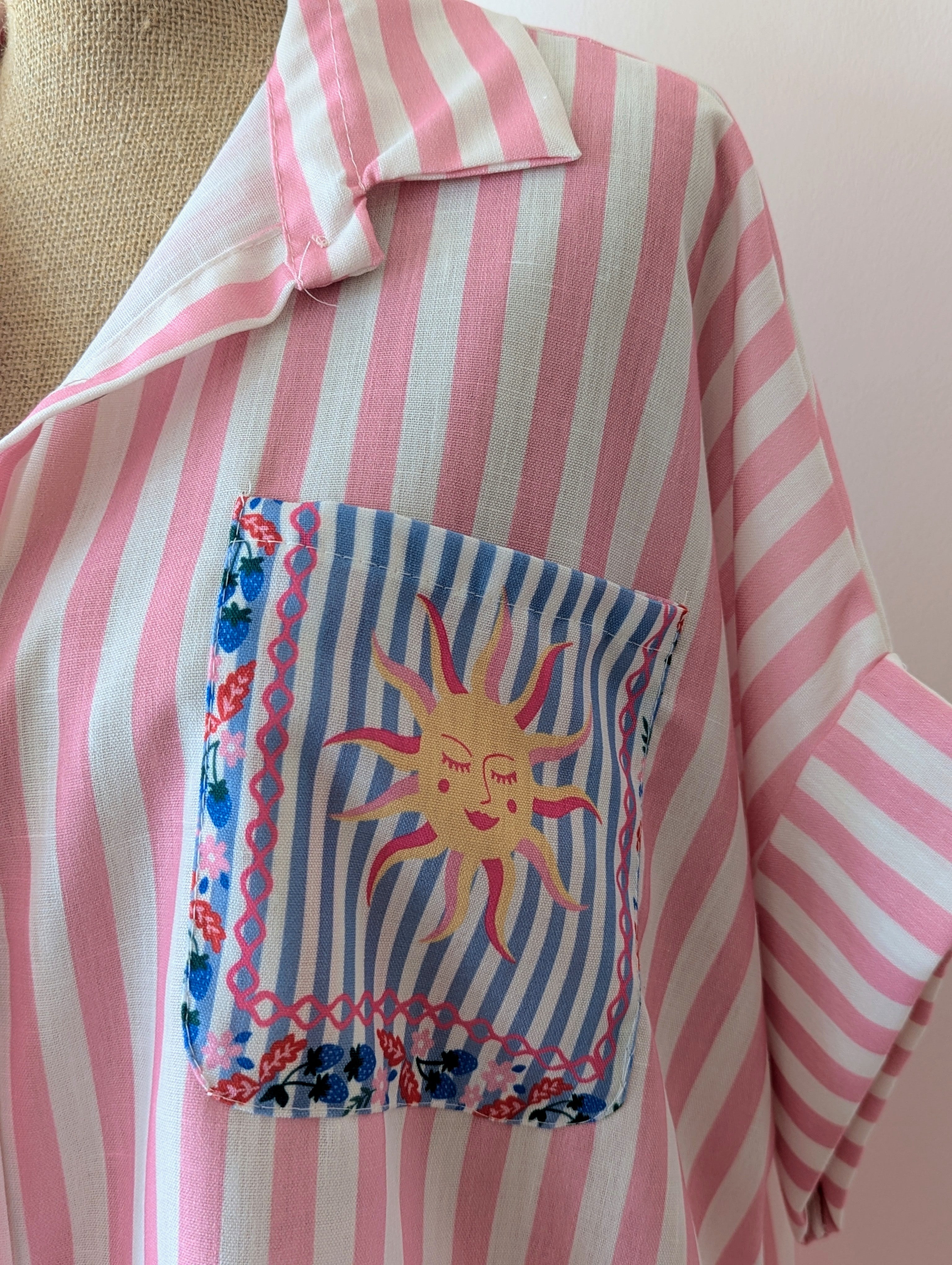 Chemise rayure blanc et rose motif soleil viscose léger ensemble