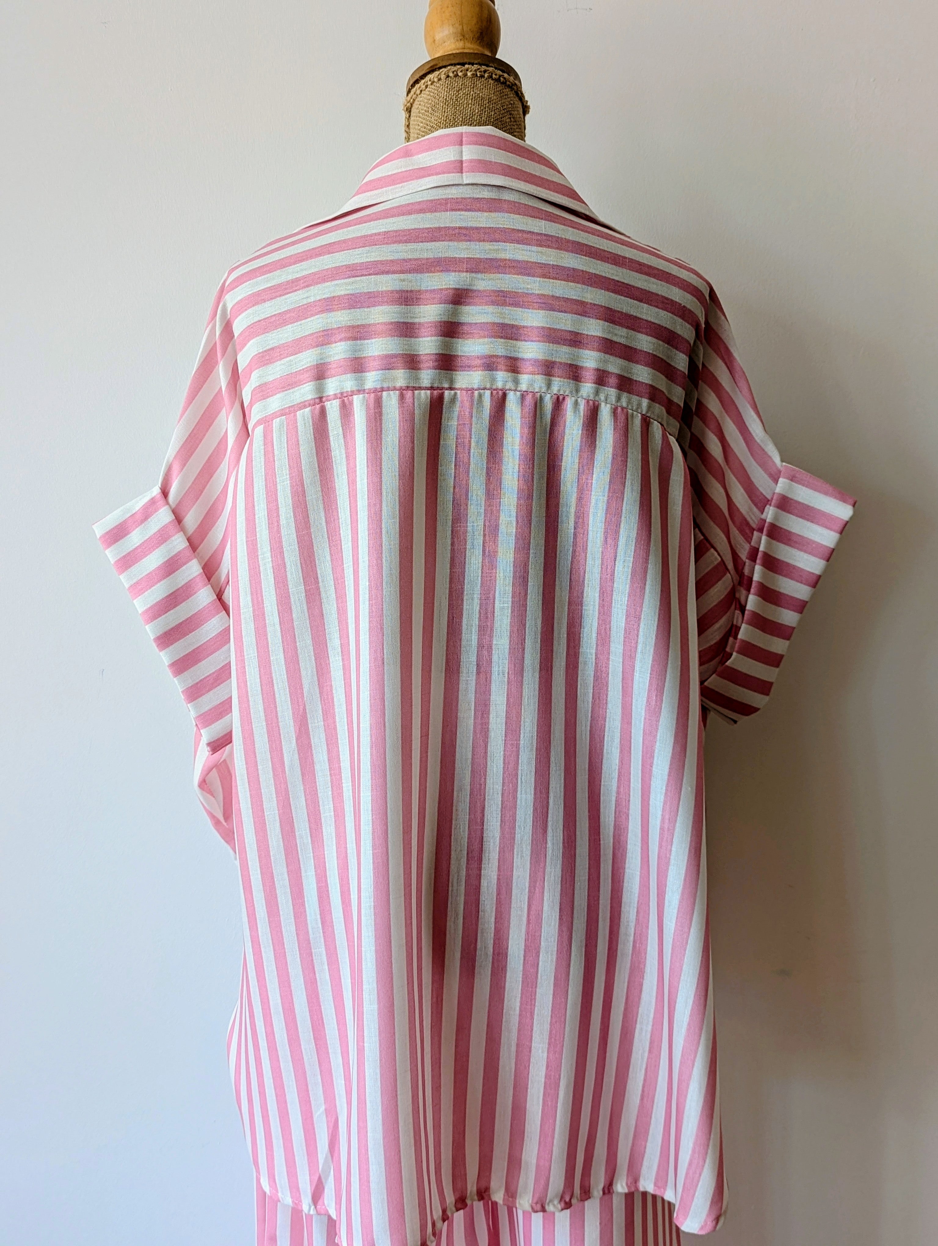 Chemise rayure blanc et rose motif soleil bisou viscose léger poches