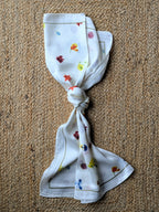 Foulard Carré blanc imprimés avec des petites fleurs de toutes les couleurs femme mode tendance sud landes
