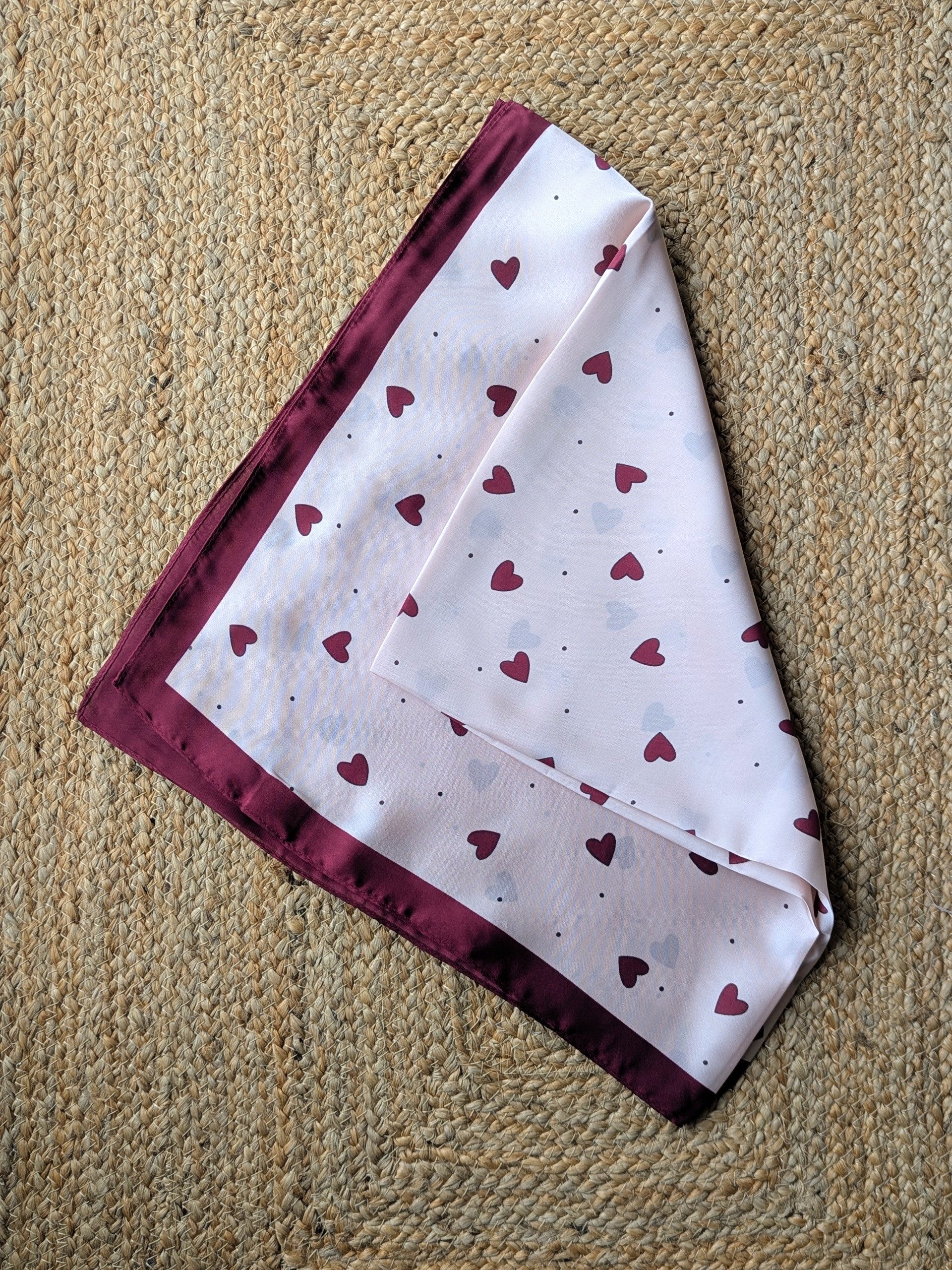Foulard Carré Blanc petits cœurs bordeaux