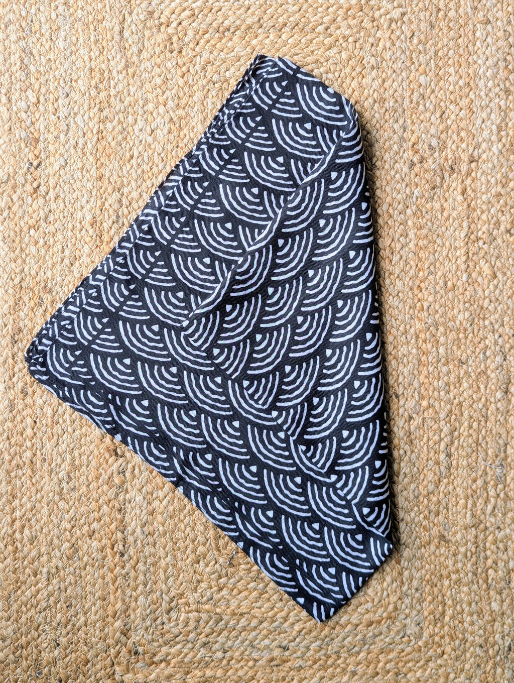 Foulard Carré vague bleu foncé et blanc