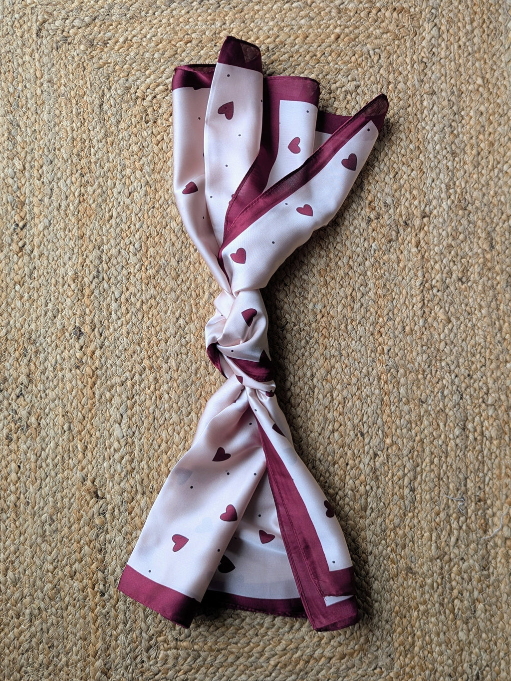 Foulard Carré Blanc petits cœurs bordeaux