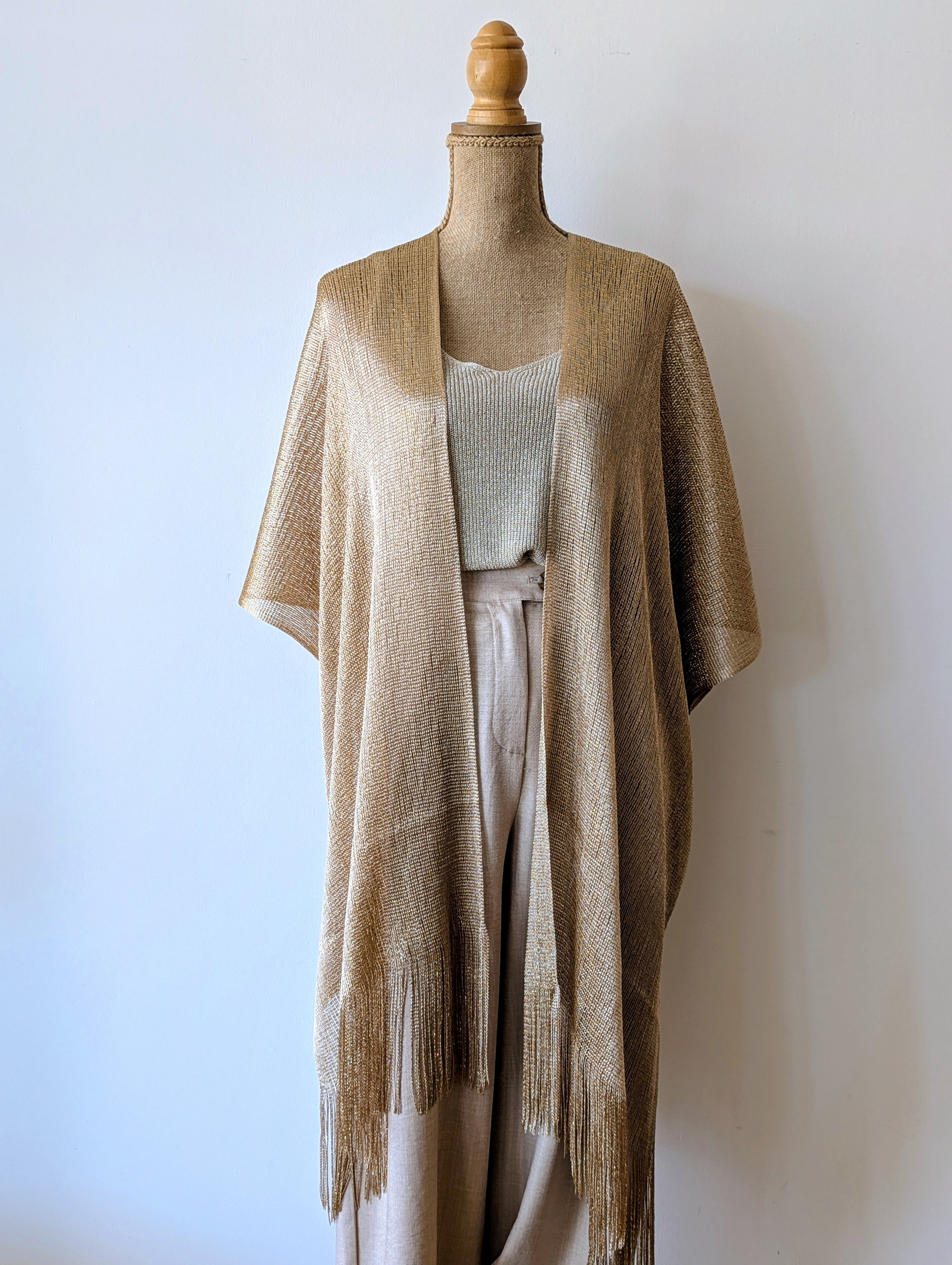 Gilet long dore paillettes sublimer une tenue franges
