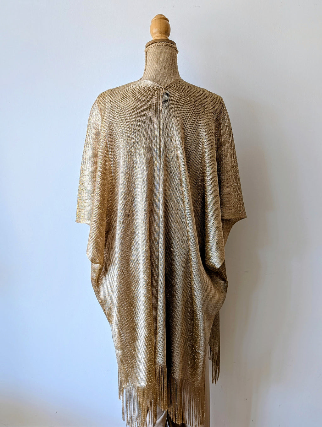 Gilet long frange dore paillettes sublimer une tenue manches courtes