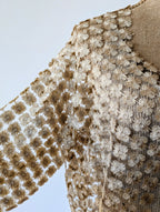 Gilet broderie fleurs or manches courtes style bolero delicat look chic