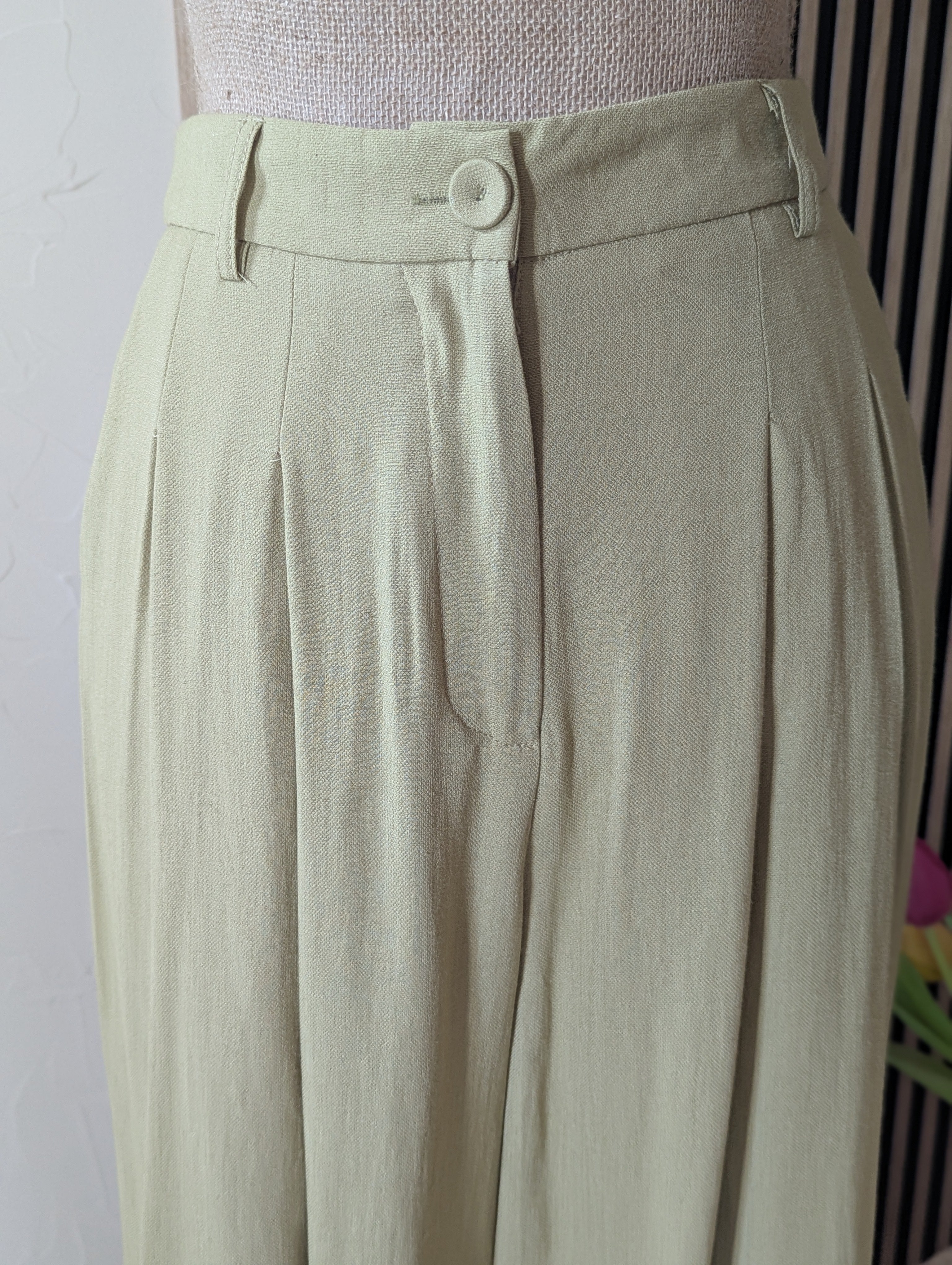 Pantalon fluide Vert Olive avec poche taille élastique  Pantalon pour Cérémonies Mariage Baptème Pantalon Tailleur  Mode Femme Boutique Sud Landes Ondres Labenne