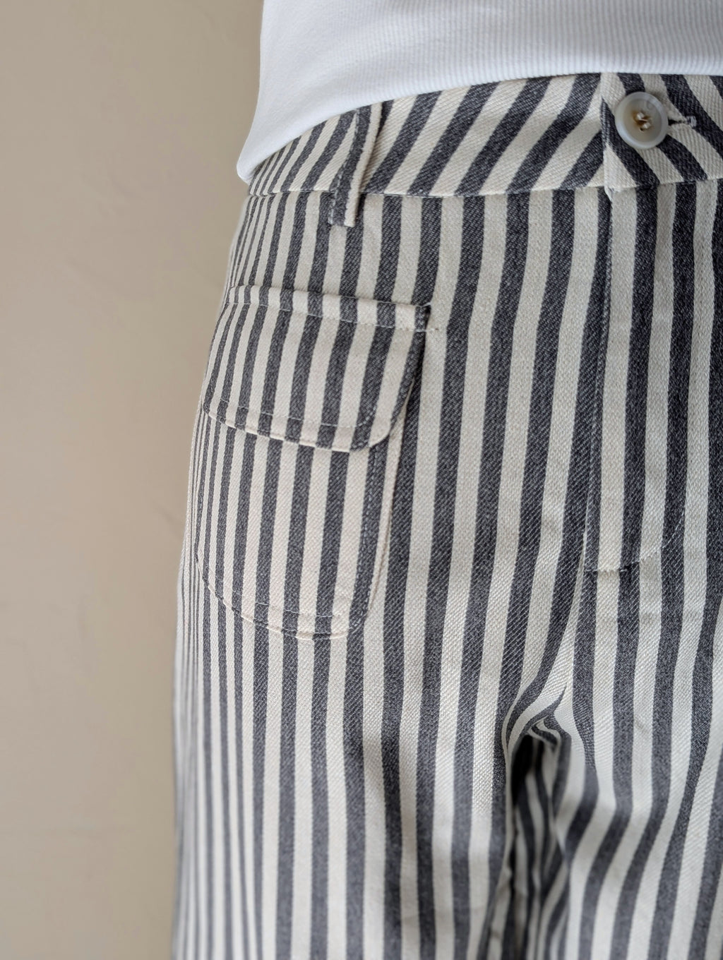 Pantalon rayé deux poches devant il fait de belles fesses taille haute femme mode Ondres Boutique Sud Landes