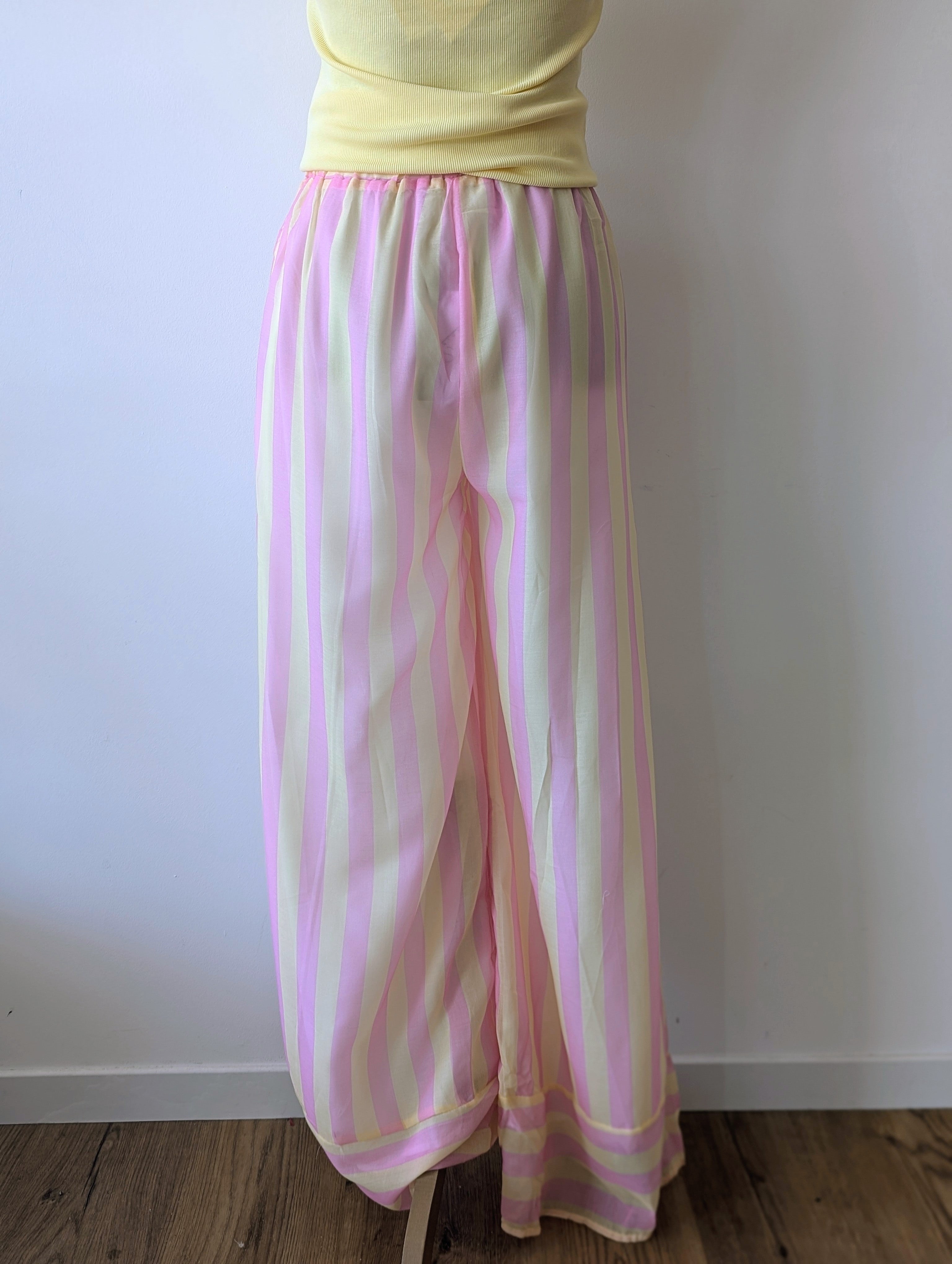 Pantalon à rayures jaunes et roses fluide et léger, taille élastique, pour les longues jambes, femme mode sud landes cote basque