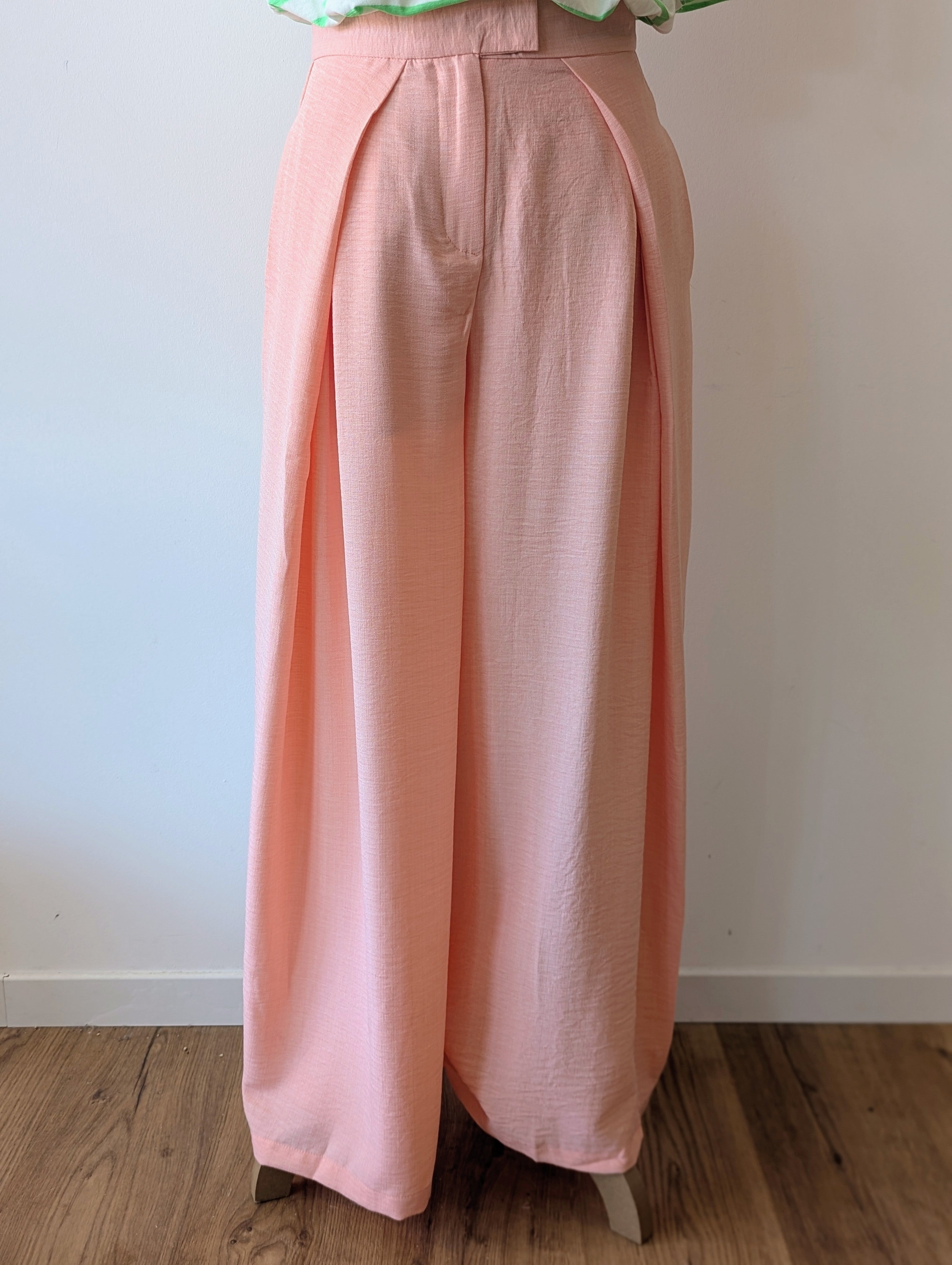 Pantalon  portefeuille rose fluide  avec des poches look chic et tendance pour femme mode sud landes cote basque