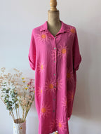 Robe Gaze de coton Fuchsia avec des soleil rose et orange pour femme Curvy  mode boutique sud landes Ondres Bayonne Labenne