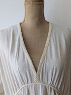 Cette robe longue en lin et viscose apporte élégance à votre dressing