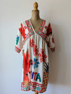 Robe courte de plage perroquet rouge fleurs orange bonita viscose ananas