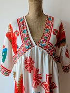 Robe courte de plage perroquet rouge orange fleurs iris bonita viscose
