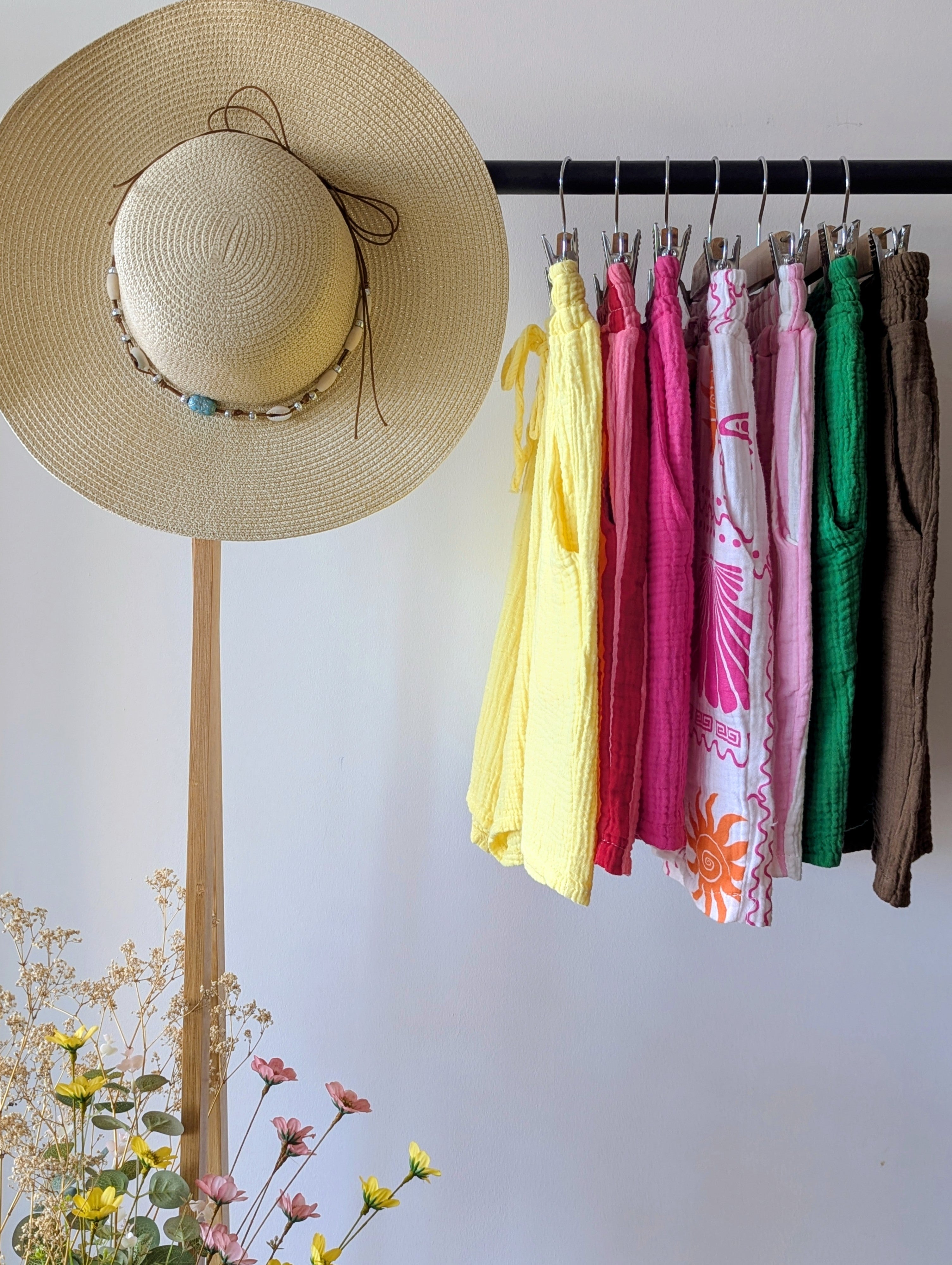 Short en Gaze de Coton très léger et respirant. Il y a plusieurs coloris avec une taille élastique et deux poches mode femme sud landes ondres hossegor bayonne