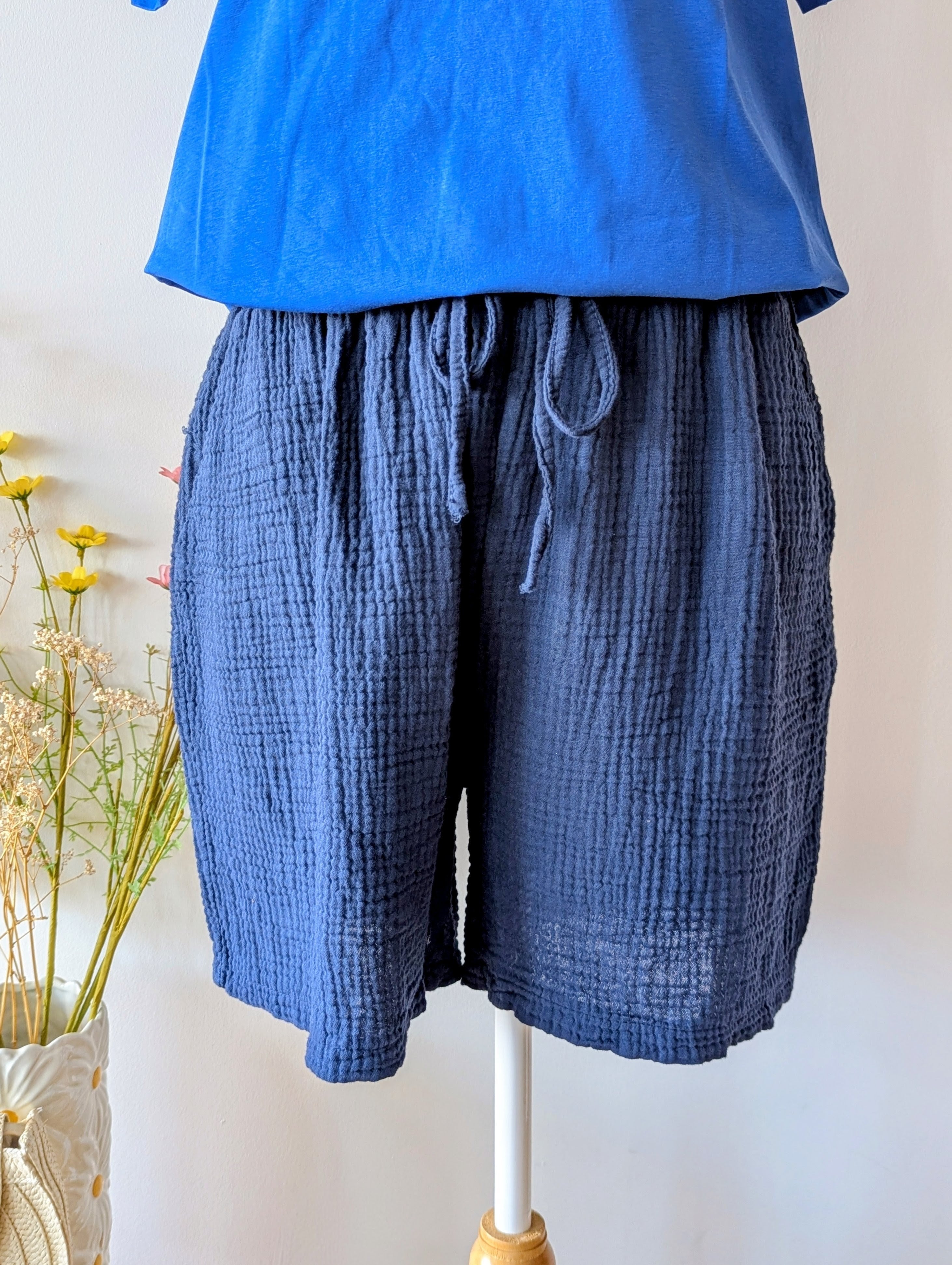 Short en Gaze de Coton Bleu  foncé  Taille Elastique pour femme pulpeuse Curvy rande Taille mode sud landes Ondres Labenne