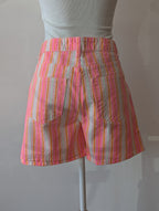 Short à rayures roses oranges et blanches, short effet jeans avec des poches, couleurs pastels acidulées pour femme mode sud landes cote basque
