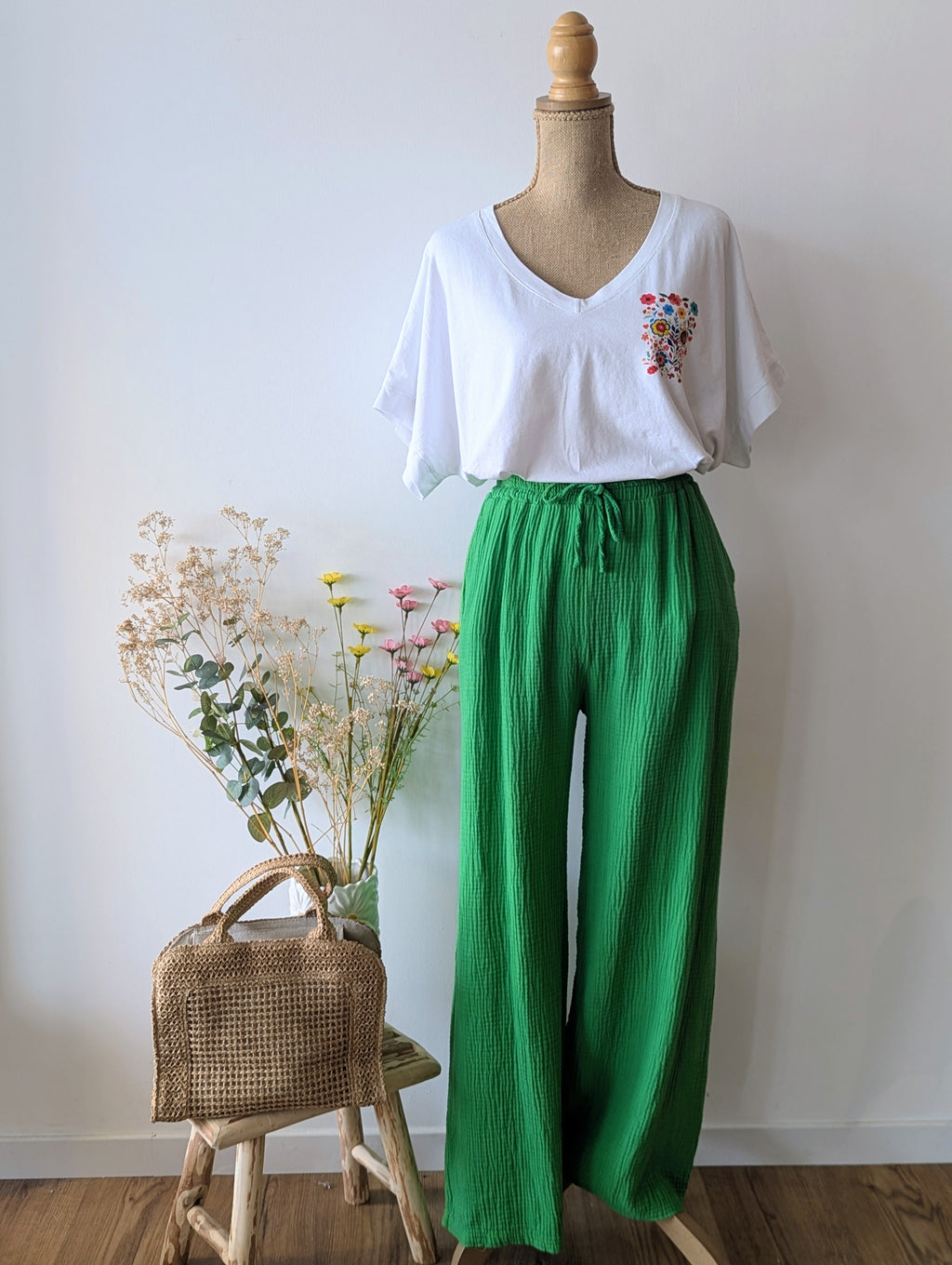 T-shirt Blanc avec un imprimé fleuri pour femme pulpeuse grande taille Curvy mode sud landes Côte Basque Bayonne Hossegor