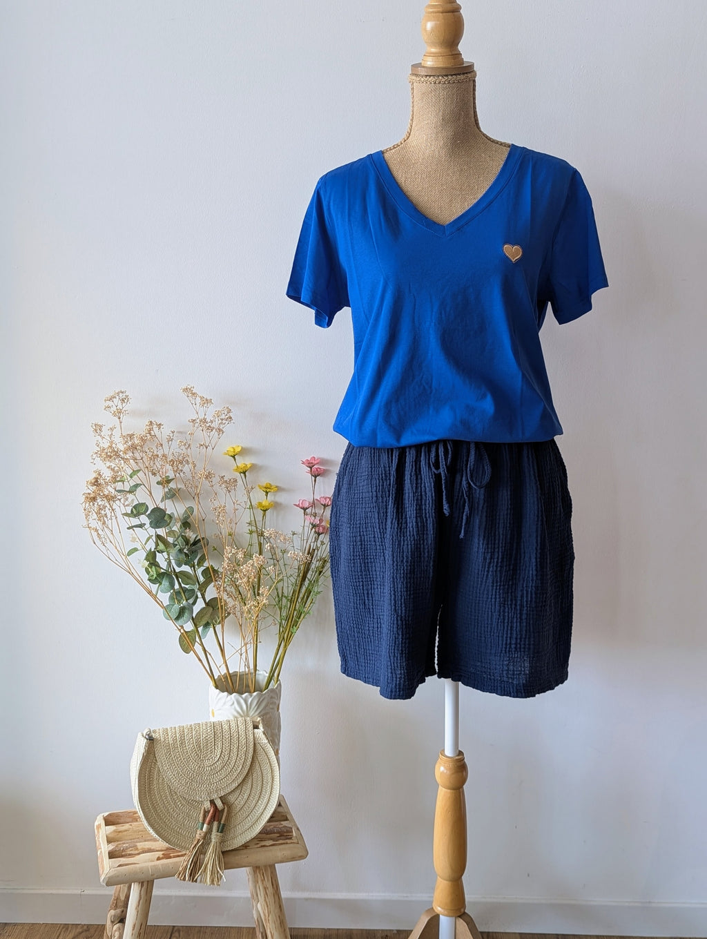 T-shirt Bleu avec détail petit cœur doré pour femme Grande Taille Curvy et Pulpeuse mode sud landes Ondres Bayonne
