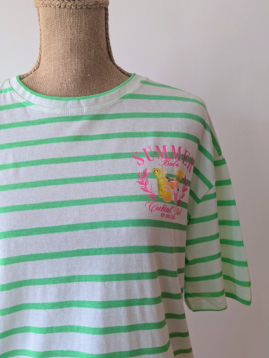 T-shirt marinière vert col rond à manches courtes avec un imprimé summer cocktail club femme mode 