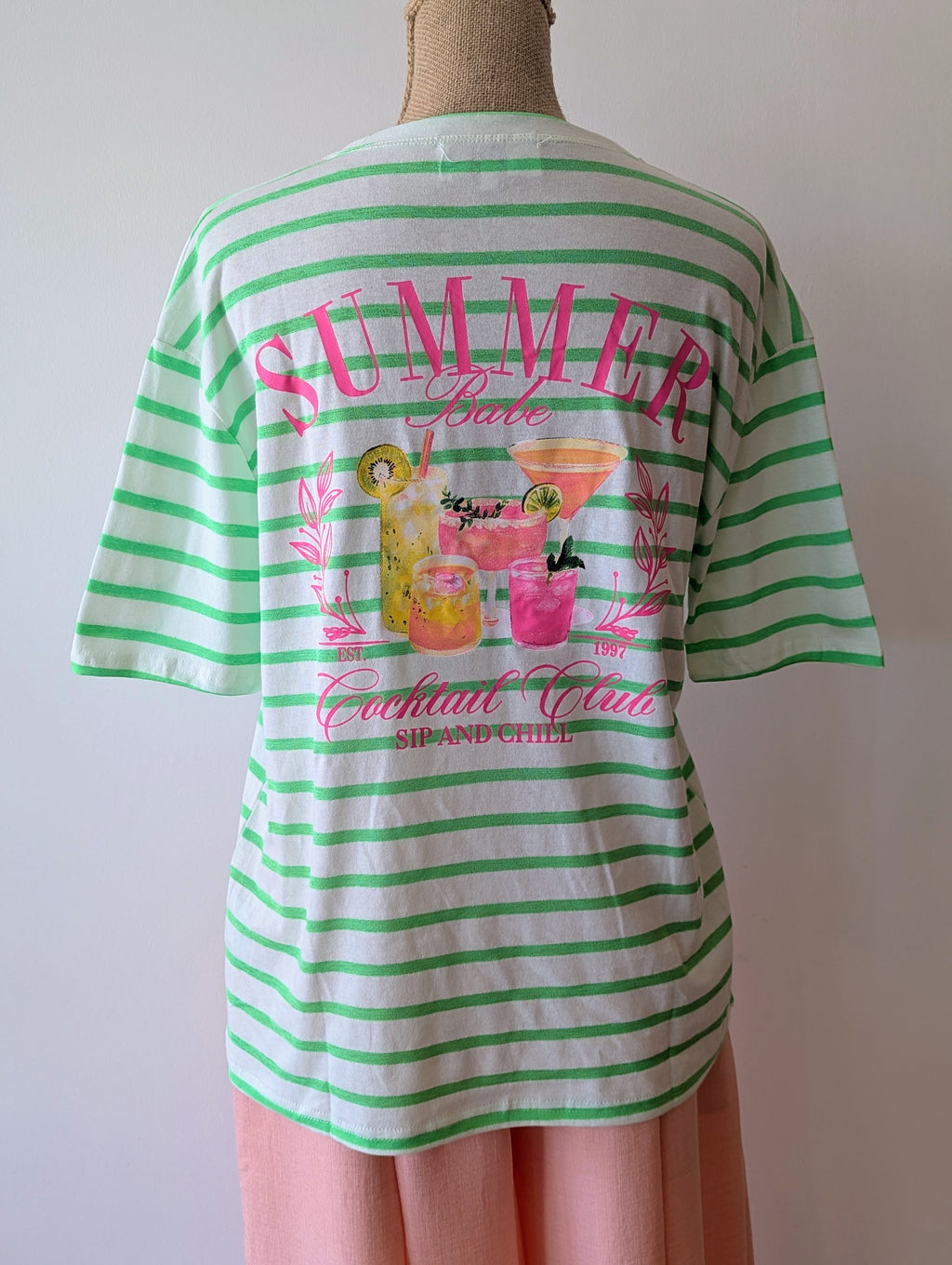 T-shirt marinière vert col rond à manches courtes avec un imprimé summer cocktail club femme mode 