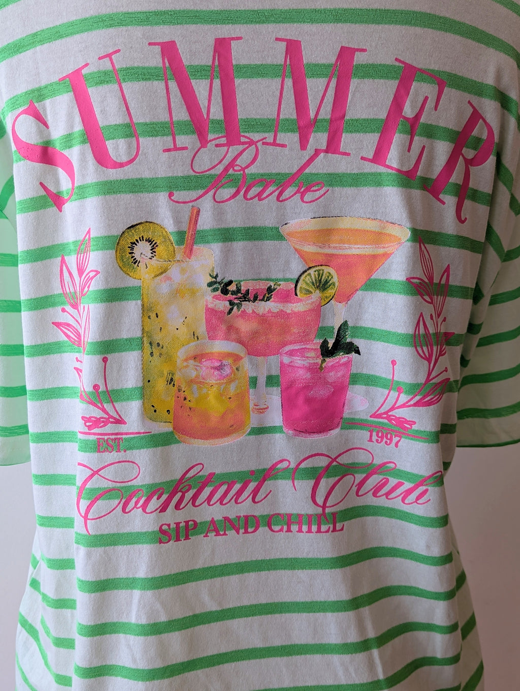 T-shirt marinière vert col rond à manches courtes avec un imprimé summer cocktail club femme mode 