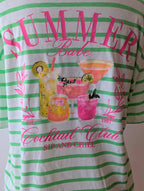 T-shirt marinière vert col rond à manches courtes avec un imprimé summer cocktail club femme mode 