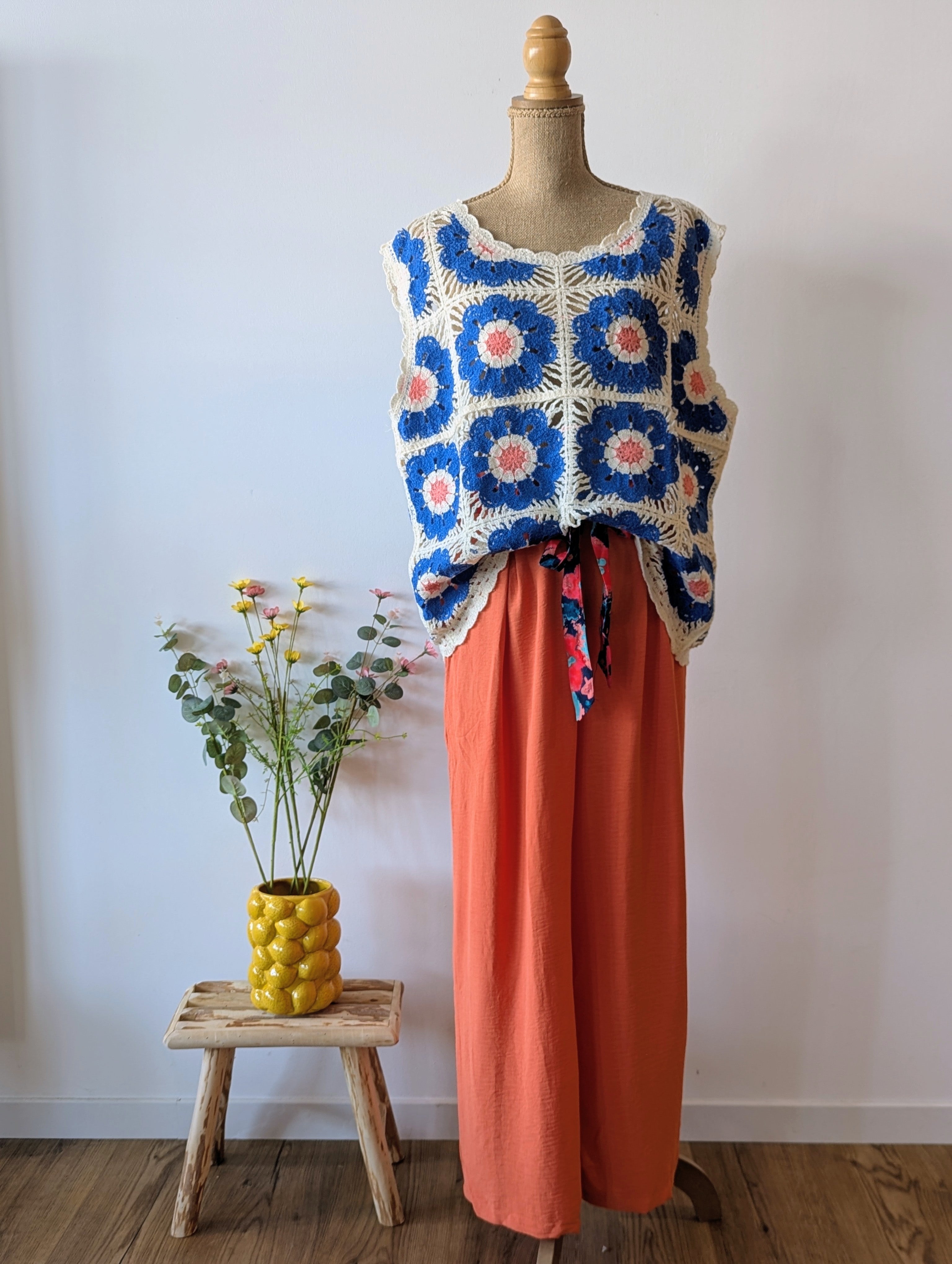 Top crochet grande taille beige bleu rose sans manche femme mode ondres boutique landes