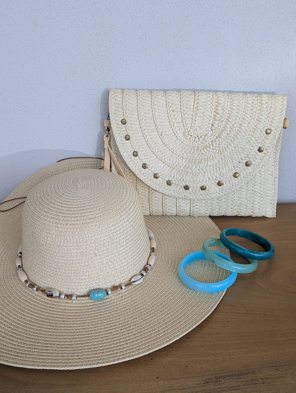 pochette maille papier beige pour la plage, petites perles summer vibes été, sac pour soirée cérémonies mode femme sud landes Ondres