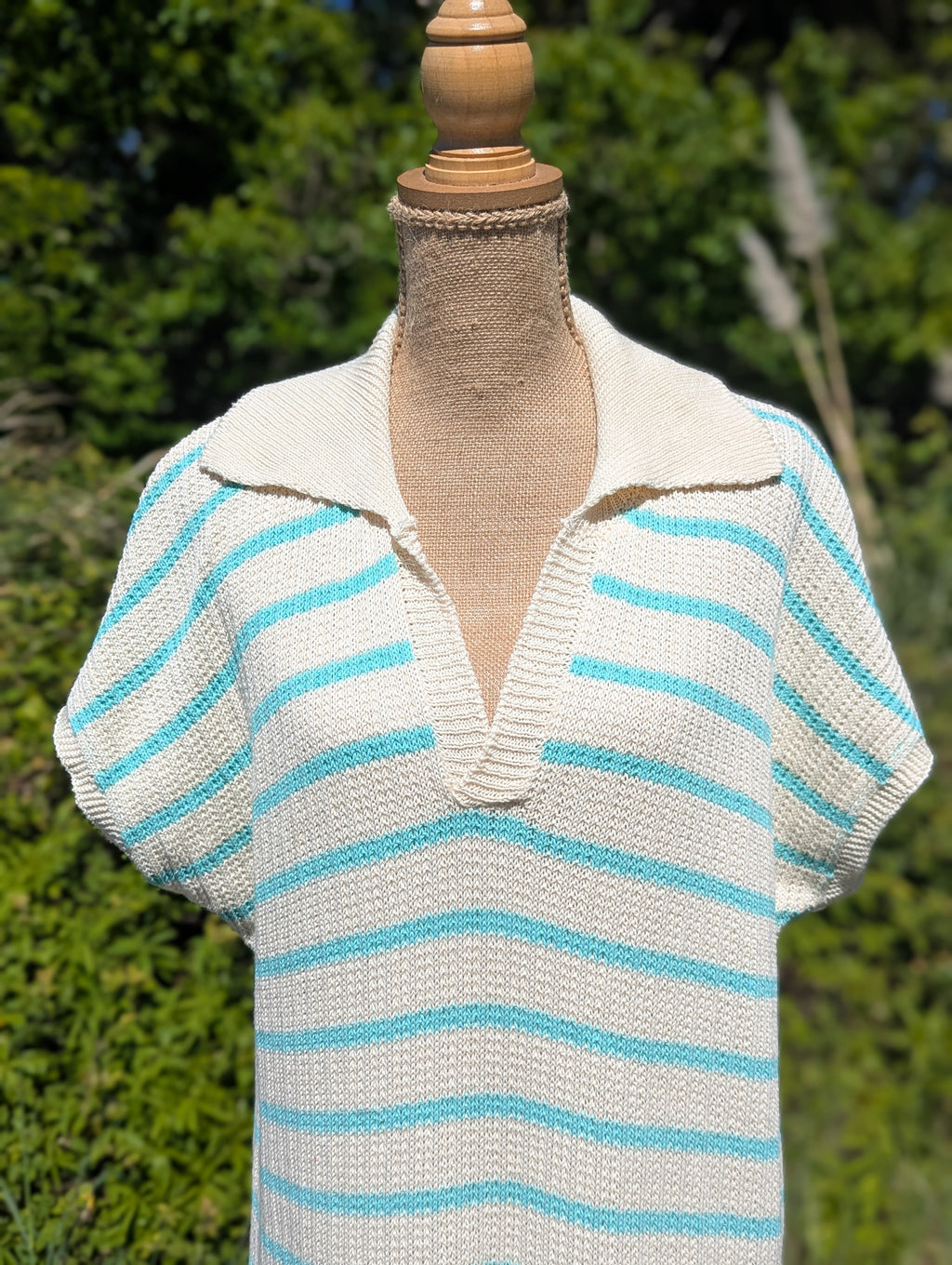 Robe Longue Maille rayure beige Bleu Azur Décolleté en V avec Col Chemise Manches Courtes Mode femme Boutique Ondres  Sud Landes Labenne